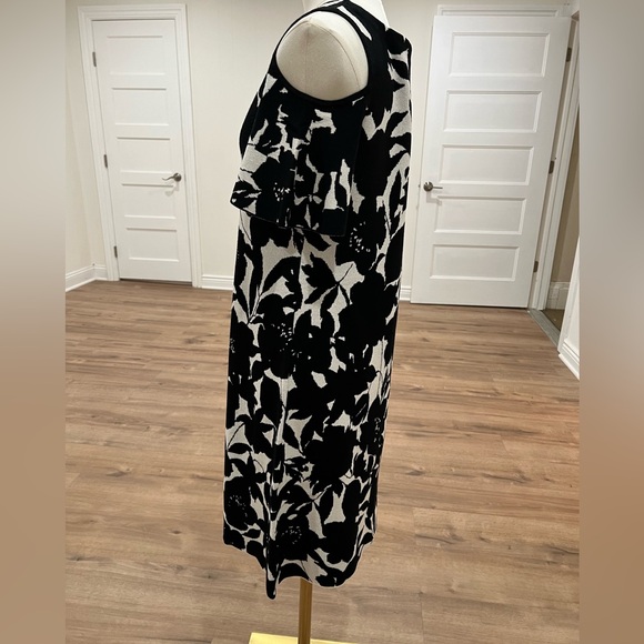 Ann Taylor Black and White Floral Cold Shoulder Sweater Casual Dress SZ MP - Picture 4 of 12